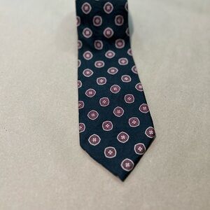 Tom James 100% Silk Handmade Tie Approx. 57” Classic Medallion Pattern🖤